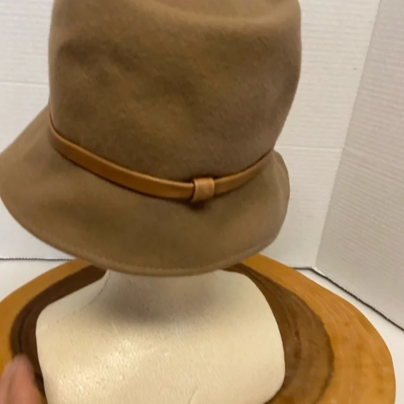 Burberry Wool Bell Hat Sz:L display picture 3